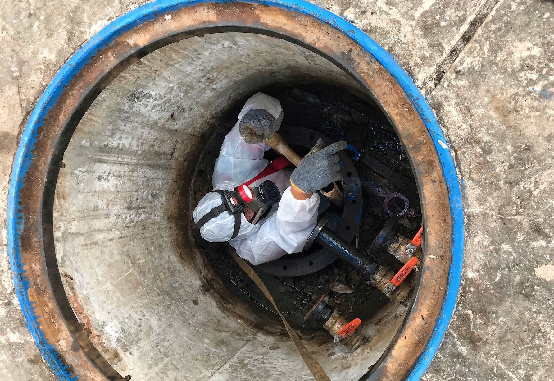 Confined Space Safety Whats The Correct Ppe Equipment For Working In